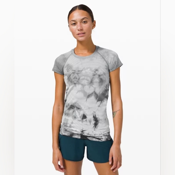 Lululemon Swiftly Tech Short Sleeve 2.0 *Wash Shibori Stripe Tie Dye Size 8 Gym - Picture 8 of 8